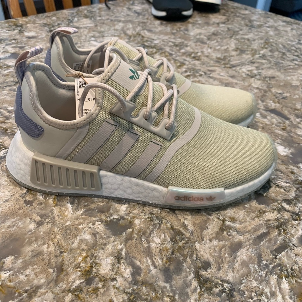 Adidas NMD R1  Size 7 1/2 new with tags